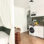 Eiffel Tower 6-Min Walk Charming Studio 3 Sleeper